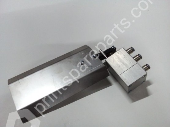 Control valve for cloth travel regulator 