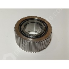 Toothed pulley with overrunning clutch